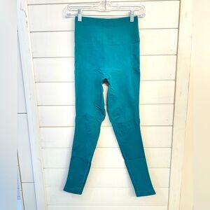 Lululemon workout leggings, size 6, teal